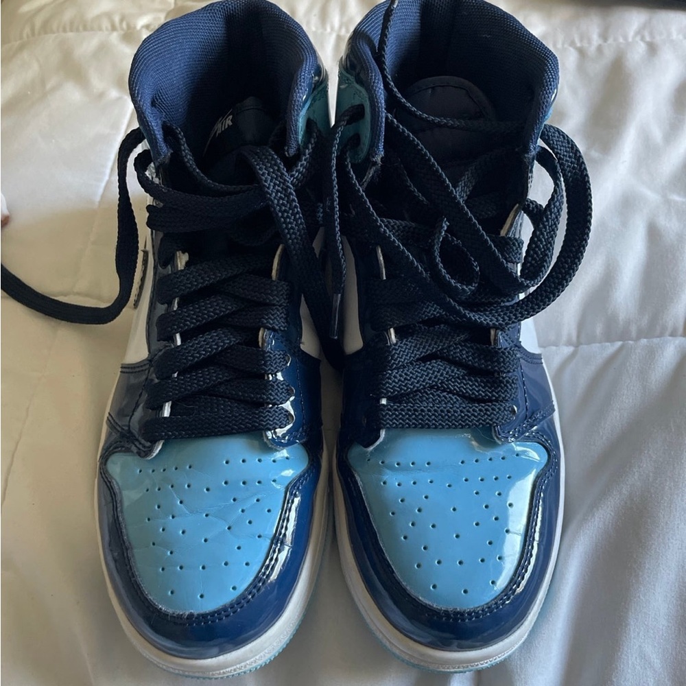 Jordan 1 Retro High UNC Patent Blue Chill (Women's) - Picture 2 of 6